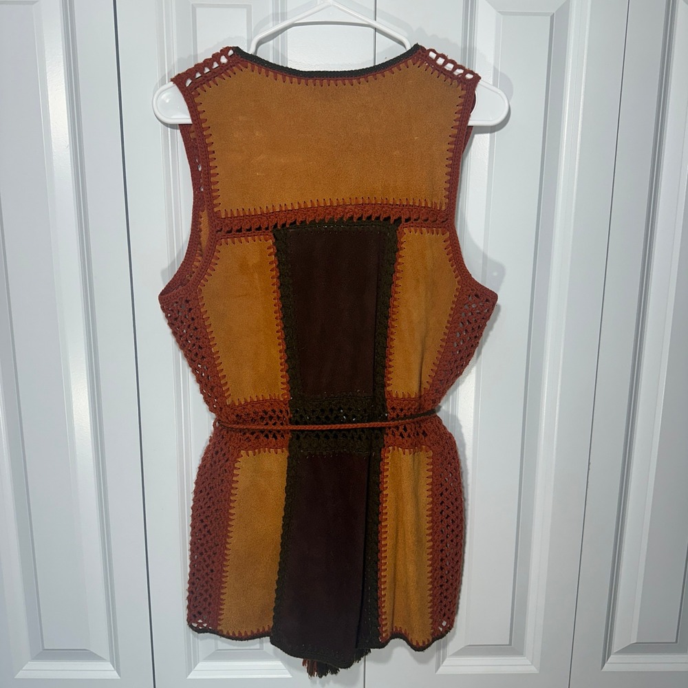 Vintage Rochelle Vest Womens M Brown Leather Crochet Patchwork Boho 70s Western - Picture 3 of 3